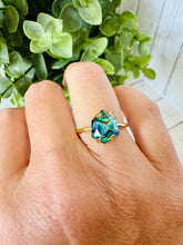 Load image into Gallery viewer, Genuine Mother of Pearl Shell Ring
