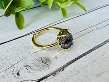 Load image into Gallery viewer, Genuine Mother of Pearl Shell Ring
