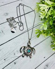 Load image into Gallery viewer, Turquoise Sea Turtle Necklace
