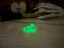 Load image into Gallery viewer, Scary Scream Mask Cabochon - glow in dark
