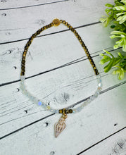 Load image into Gallery viewer, Gold &amp; White Shell 🐚 Anklet
