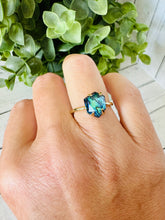 Load image into Gallery viewer, Genuine Mother of Pearl Shell Ring
