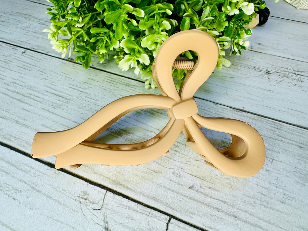 Trendy Bow Claw Clip